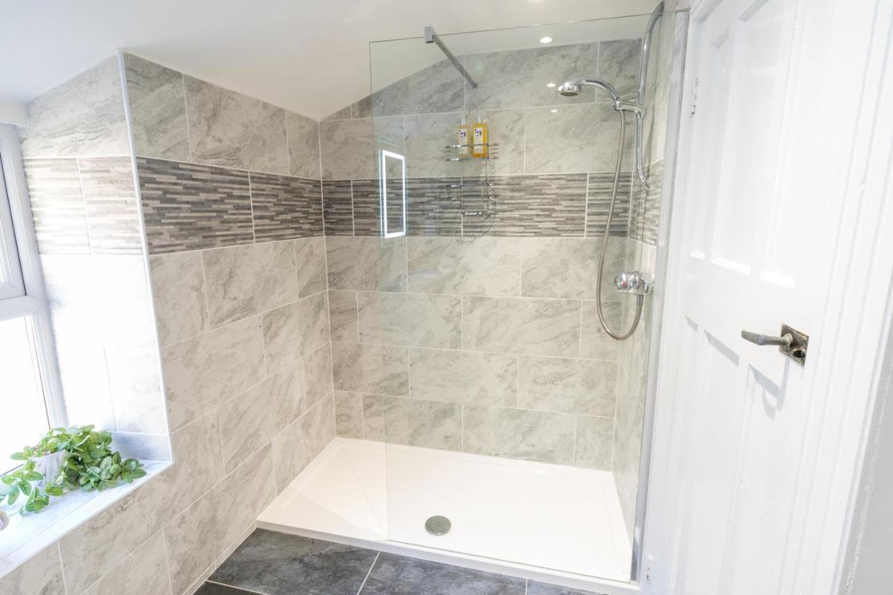 Newly-Renovated, Mid-Terrace Cottage In Porthmadog Esterno foto